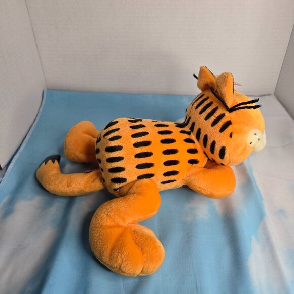 Ty Beanie Buddy Garfield Laying Down Plush Cat 11" PAWS 2006 - Picture 6 of 7